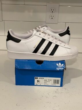 adidas gazelle silver green womens Men's adidas Superstar Shoes White IF1585 main image 1